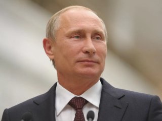 Владимир Путин внес в Конституцию поправку о пенсиях 
