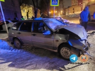 В Уфе пьяный водитель иномарки устроил ДТП и врезался в здание